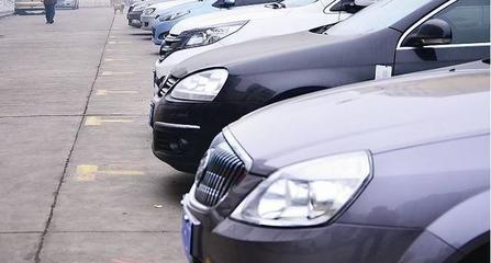 銀川經(jīng)營(yíng)性停車場(chǎng)收費(fèi)調(diào)整引發(fā)熱議，上班族直呼“壓力山大”